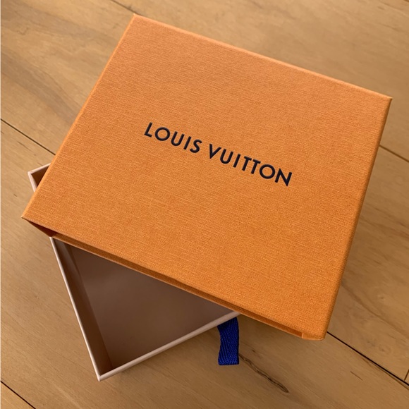 Authentic Louis Vuitton gift bag and wallet box (small) - Picture 5 of 9
